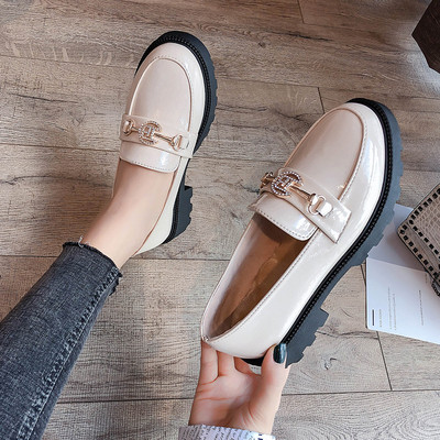 Καθημερινά γυναικεία υποδήματα οικολογικού δέρματος με μπεζ και μαύρο χρώμα