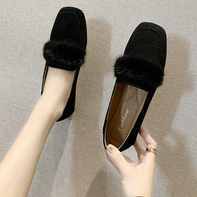 Καθημερινά γυναικεία παπούτσια με επίπεδη σόλα και οικολογικό σουέτ σε μπεζ και μαύρο χρώμα