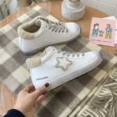 Alkalmi női tornacipő fűzővel és puha béléssel, fehér színben