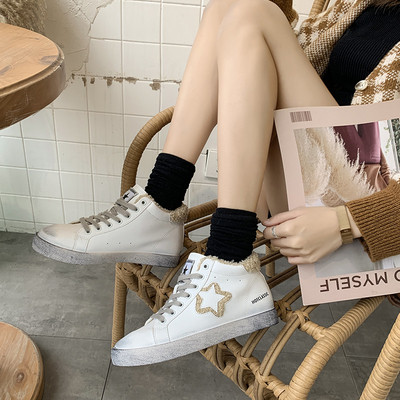 Alkalmi női tornacipő fűzővel és puha béléssel, fehér színben