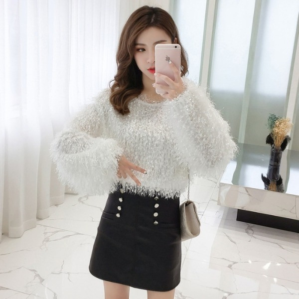 Μοντέρνα γυναικεία μπλούζα σε τρία χρώματα με φούντες και οβάλ λαιμόκοψη