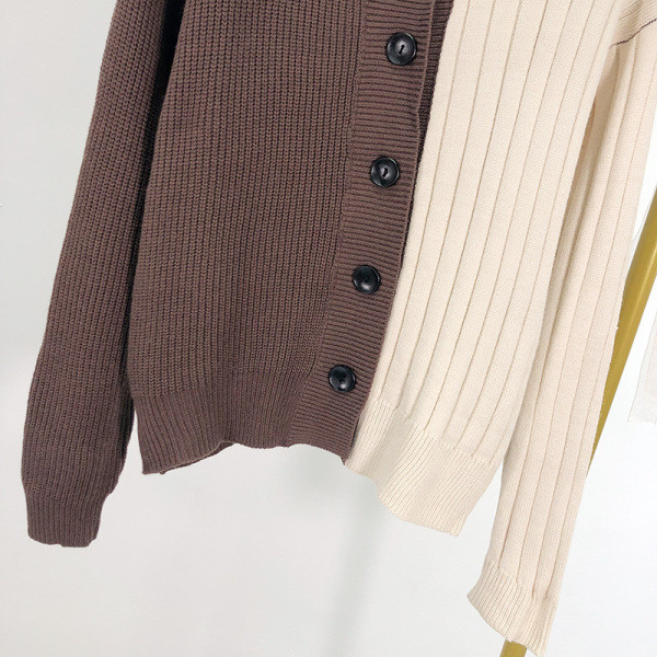 Γυναικεία καθημερινή ζακέτα με κουμπιά σε καφέ και μαύρο χρώμα