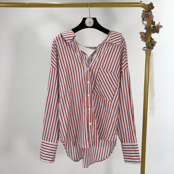 Alkalmi női ing V-nyakkal és gombokkal