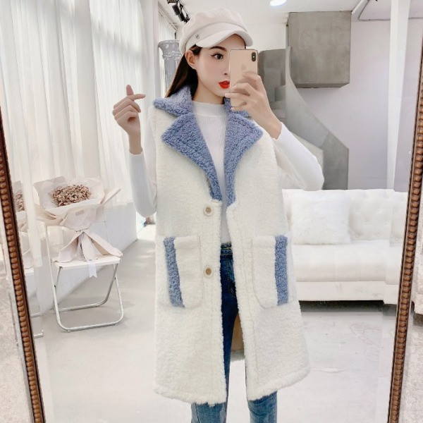 Női plüssmellény három színben, gombokkal és zsebekkel