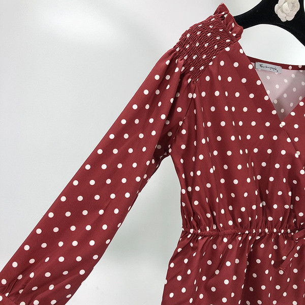 Női blúz V-nyakú és derékkötős piros színben