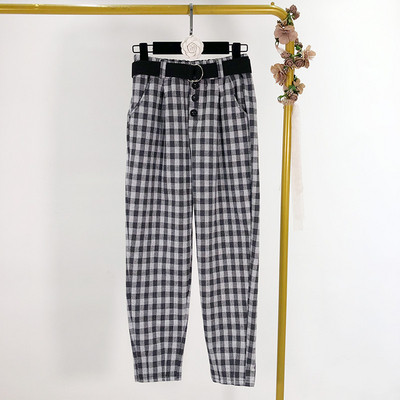 Modern kockás nadrág kék és barna övvel