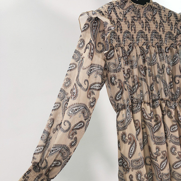 Μακρύ γυναικείο φόρεμα σε καφέ χρώμα με χρωματιστό  μοτίβο