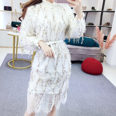 Κομψό γυναικείο φόρεμα με πούλιες με πούλιες και μακριά μανίκια