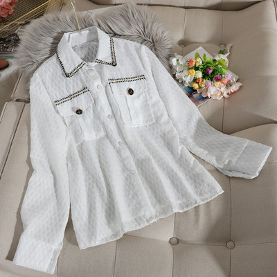 Alkalmi női ing gombokkal és zsebekkel fehér és bézs színben