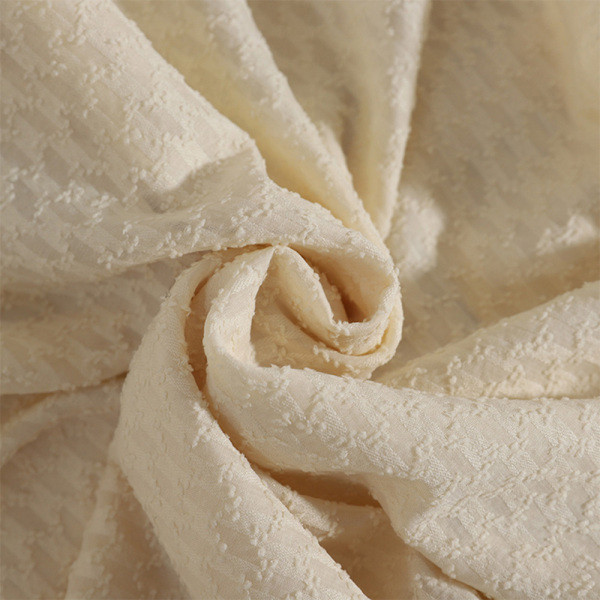 Alkalmi női ing gombokkal és zsebekkel fehér és bézs színben