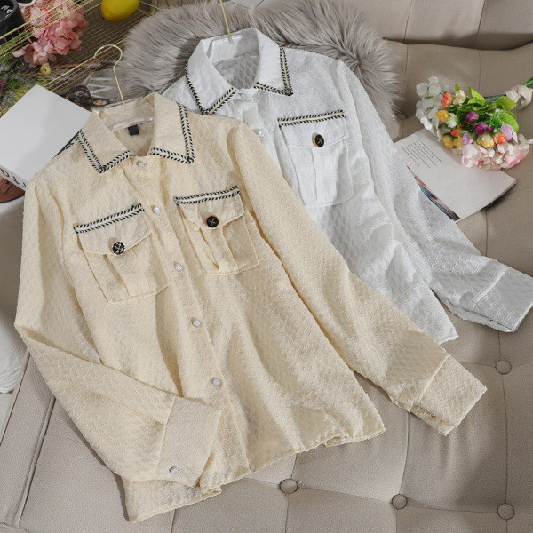 Alkalmi női ing gombokkal és zsebekkel fehér és bézs színben