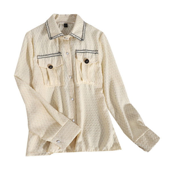 Alkalmi női ing gombokkal és zsebekkel fehér és bézs színben