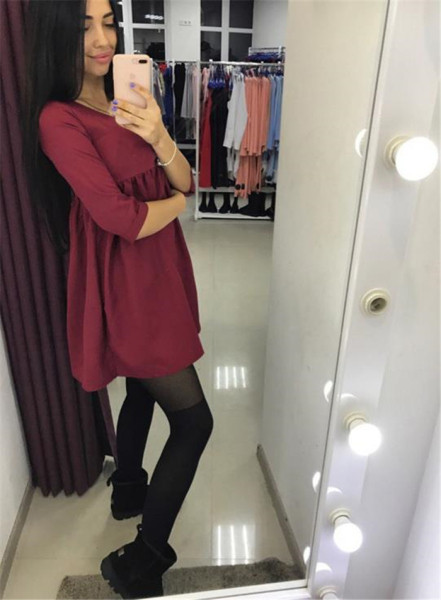 Női alkalmi ruha hosszú ujjú szabású modell piros és fekete színben