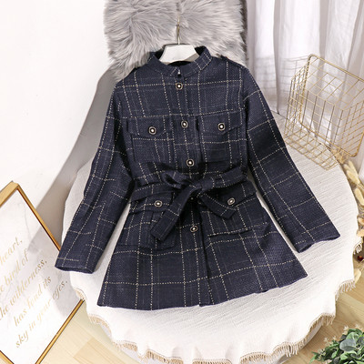 Μοντέρνο γυναικείο παλτό με κουμπιά και κορδόνια σε μαύρο και μπλε χρώμα