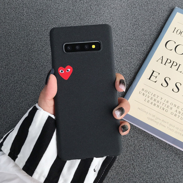 Spate dur mat cu inimă pentru Samsung S10 în roșu și negru