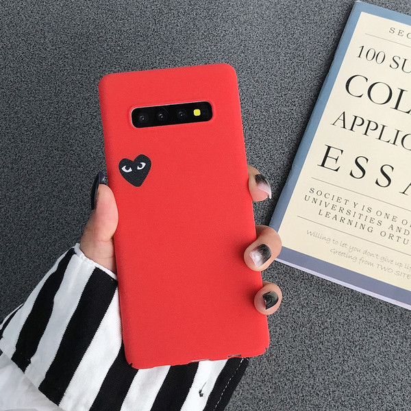 Spate dur mat cu inimă pentru Samsung S10 în roșu și negru