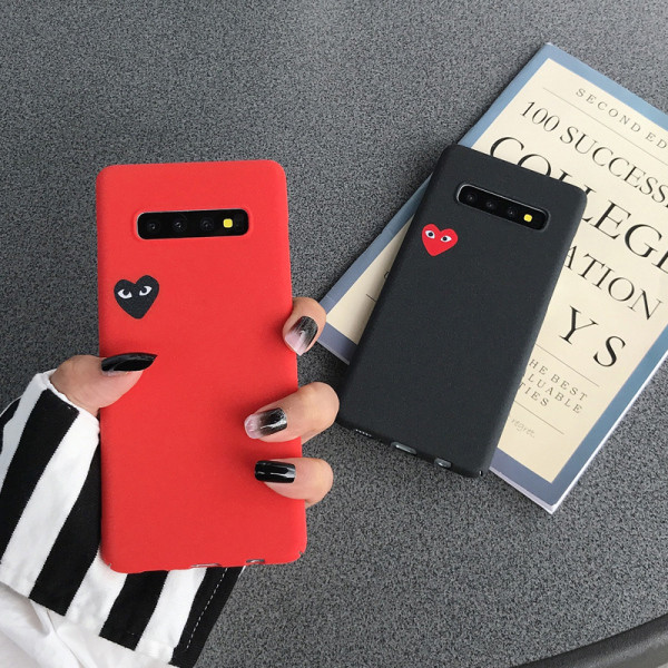 Spate dur mat cu inimă pentru Samsung S10 în roșu și negru