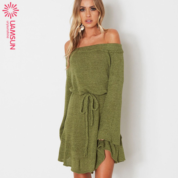 Μοντέρνο γυναικέιο πλεκτό φόρεμα με γυμνοί ώμοι σε ροζ και πράσινο χρώμα