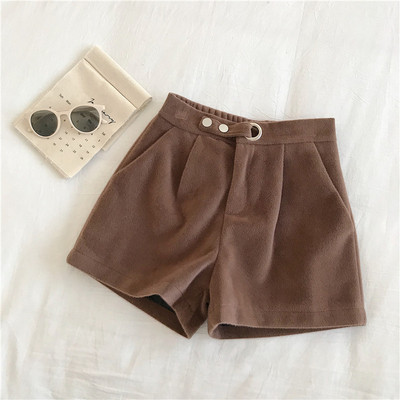 Σύντομα γυναικεία παντελόνια σε τρία χρώματα με ελαστική μέση και τσέπες