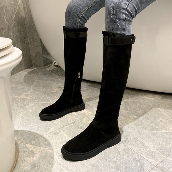 Őszi-téli női csizma lapos talppal öko velúrból fekete színben