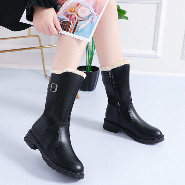 Γυναικείες έκο δερμάτινες μπότες με επίπεδη σόλα και μαλακή επένδυση σε μαύρο χρώμα