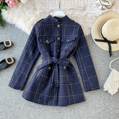 Modern női kabát övvel és gombokkal kék és fekete színben