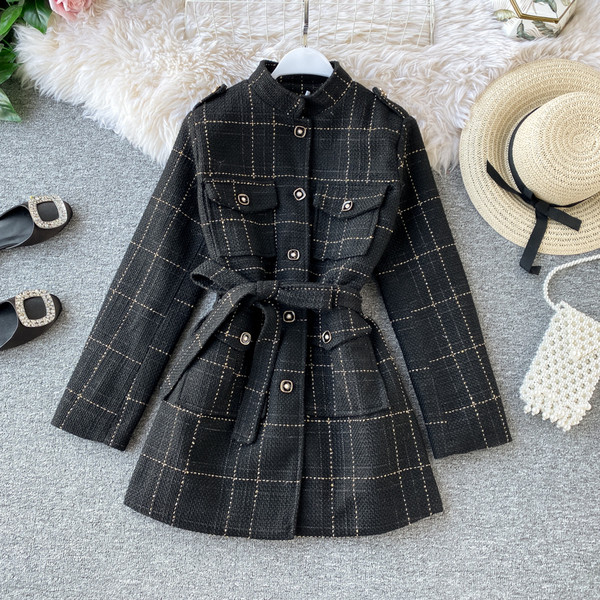 Modern női kabát övvel és gombokkal kék és fekete színben