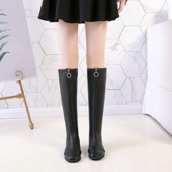 Γυναικείες χειμωνιάτικες  έκο δερμάτινες μπότες σε μαύρο χρώμα