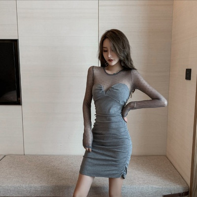 Modern rövid női bársonyruha tüll ujjakkal