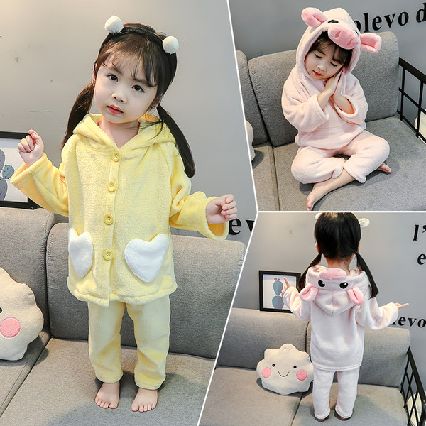 Παιδική χειμωνιάτικη πιτζάμα για κορίτσια σε δύο χρώματα με τρισδιάστατα στοιχεία και κεντήματα