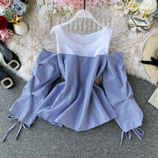 Ριγέ μπλούζα γυναικεία με γυμνούς ώμους και  κορδόνια σε μαύρο και μπλε χρώμα