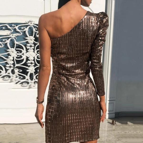 Elegáns női rövid ruha hosszú ujjal és flitterekkel, barna színben