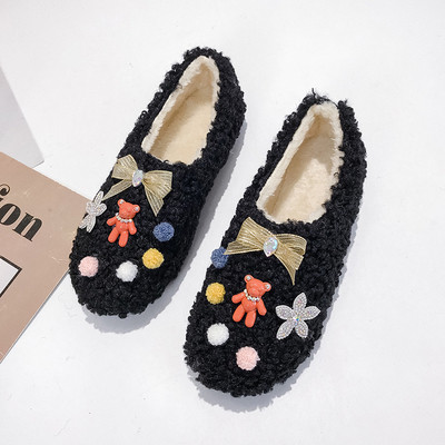 Soft γυναικείες παντόφλες με 3D Στοιχεία σε Μαύρο, Πράσινο και Λευκό χρώμα