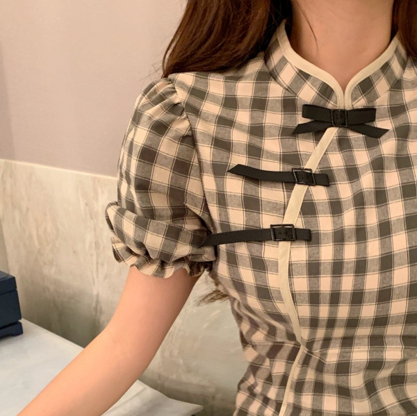 Rövid kockás alkalmi ruha rövid ujjal