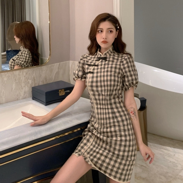 Rövid kockás alkalmi ruha rövid ujjal