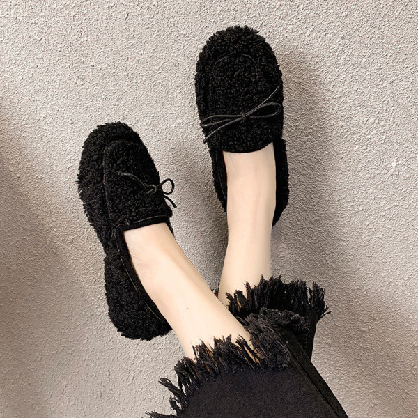 Női alkalmi pehelypapucs lapos talppal, fehér, fekete, barna és bézs színben