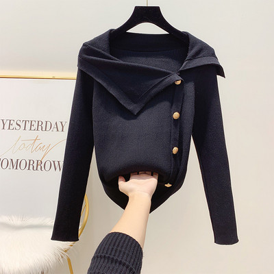 Divatos női pulóver vékony kötésből, gombokkal