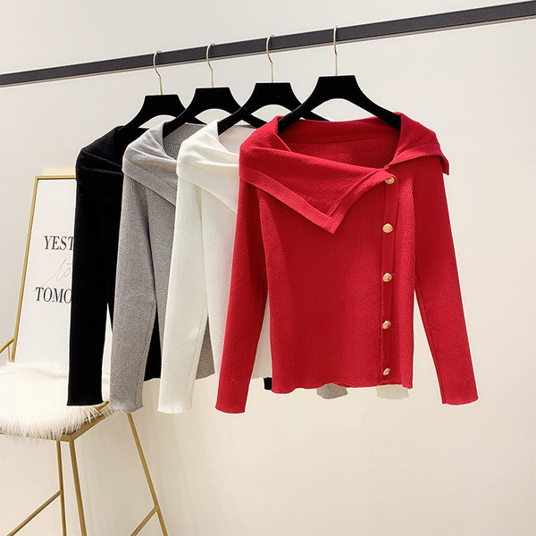 Divatos női pulóver vékony kötésből, gombokkal