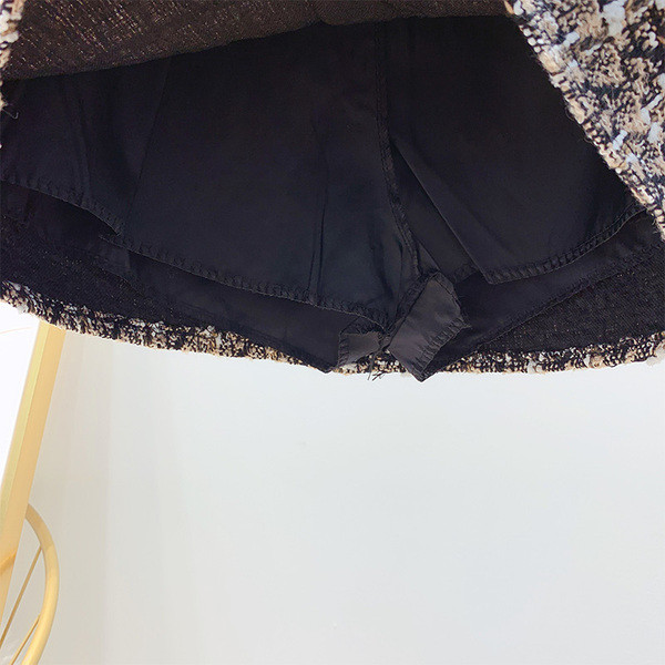 Κομψή  καρό φούστα με κουμπιά και ψηλή μέση με τσέπες 