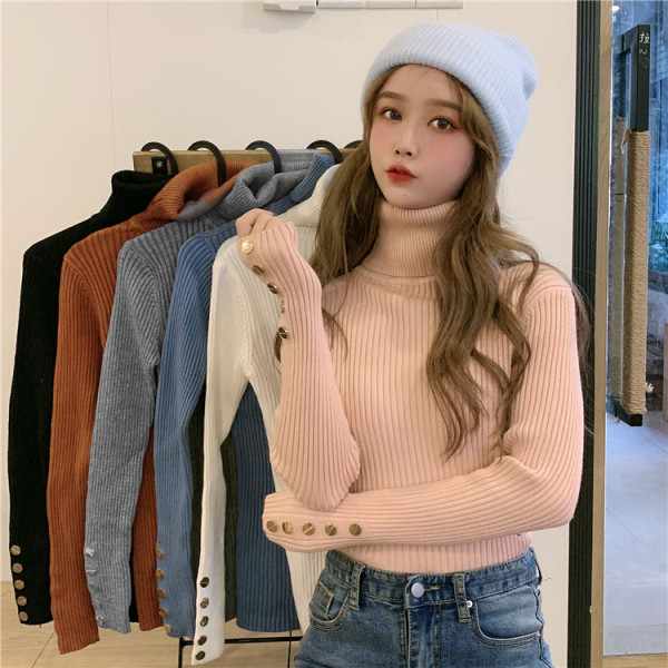 Μοντέρνο γυναικείο πουλόβερ σε διάφορα χρώματα με κουμπιά