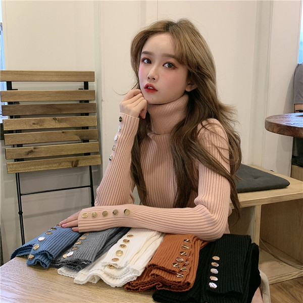 Μοντέρνο γυναικείο πουλόβερ σε διάφορα χρώματα με κουμπιά