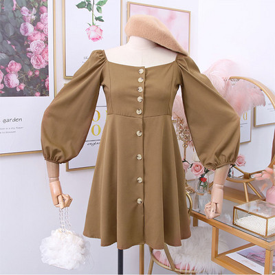 Női ruha szögletes nyakkivágással, gombokkal, széles ujjakkal több színben