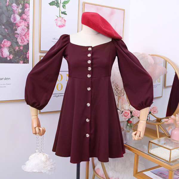 Női ruha szögletes nyakkivágással, gombokkal, széles ujjakkal több színben