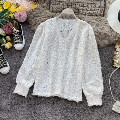 Modern női ing gombokkal és spitz nyakkivágással fehér, fekete és bézs színben