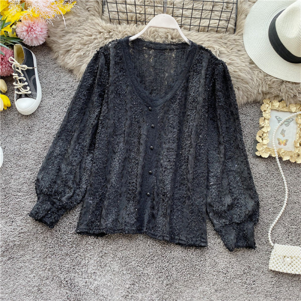 Modern női ing gombokkal és spitz nyakkivágással fehér, fekete és bézs színben