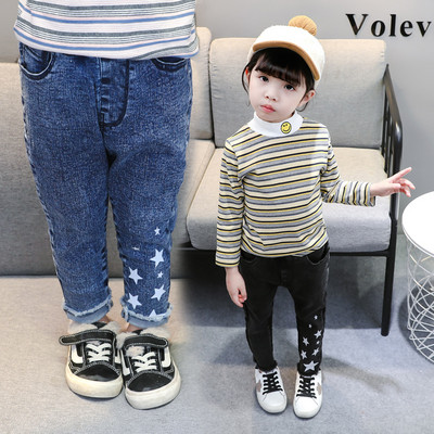 Модерни детски дънки в син и черен цвят с апликация за момичета