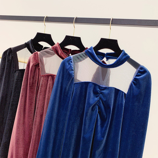 Μοντέρνα γυναικέια μπλούζα βελούδο με κολάρο σε ροζ και μαύρο χρώμα