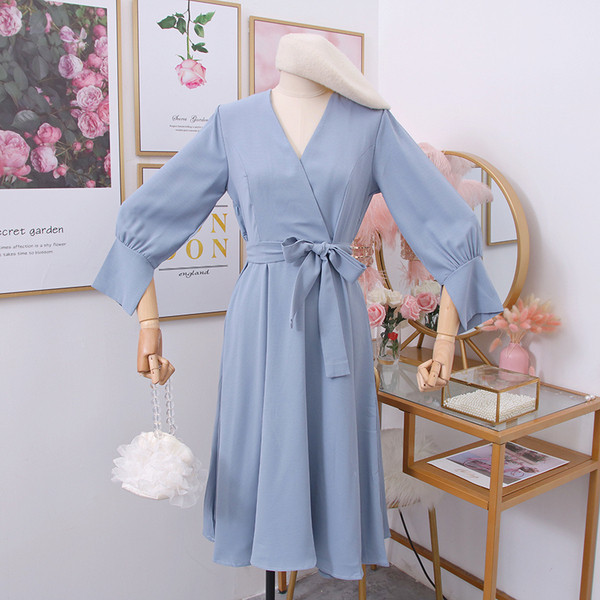 Új modell női ruha spitz nyakkivágással és övvel öt színben