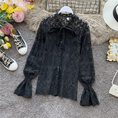 Κομψό γυναικείο πουκάμισο από δαντέλα με κορδέλα σε λευκό, μαύρο και μπεζ χρώμα