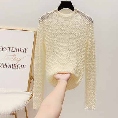 Δαντελένια μπλούζα με χαμηλό γιακά σε διάφορα χρώματα